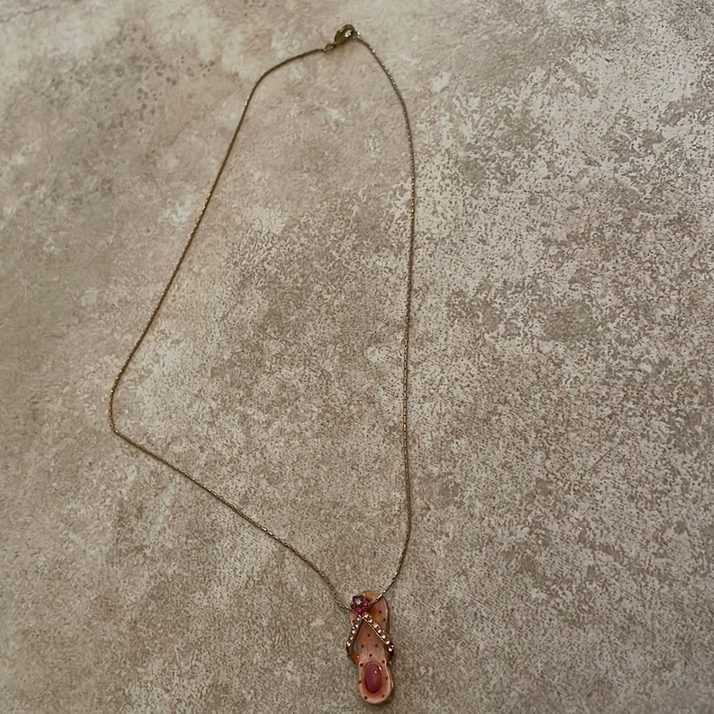 summery flip-flop necklace